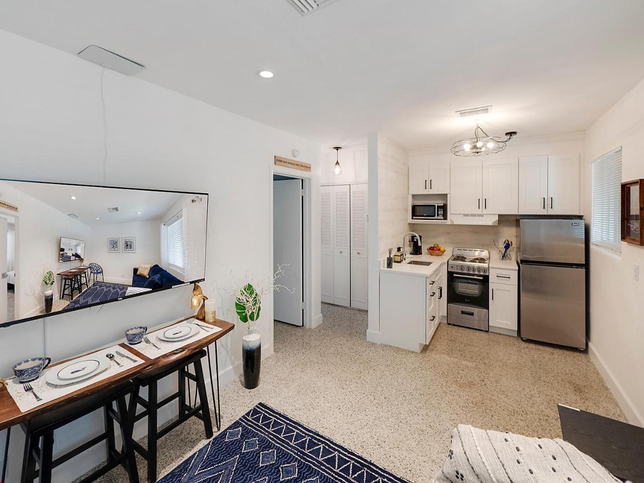 Beautiful 1 Bedroom Steps To The Beach! West Palm Beach Eksteriør billede